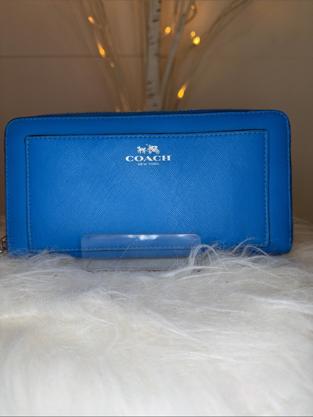 Coach EUC Stunning teal blue zip around leather wallet. 16 card slots 8 x 4”